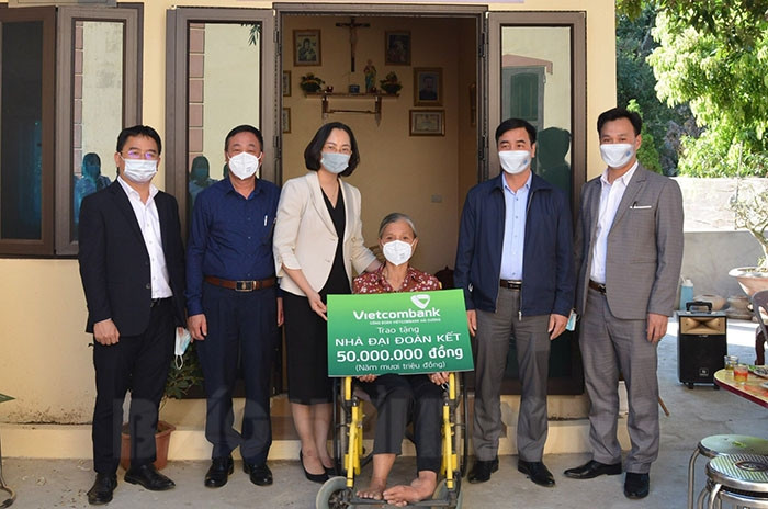 Vietcombank Hải Dương hỗ trợ xây nhà ở cho người nghèo ở Ninh Giang